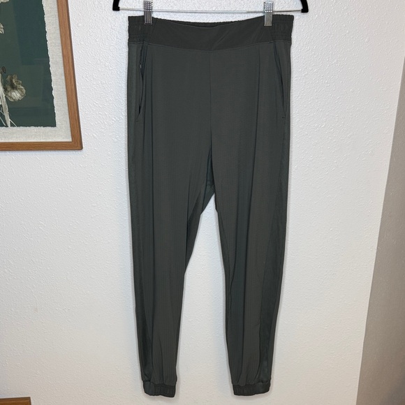 Athleta Textured‎ Brooklyn Jogger Like New - Dark Green size 6 - Picture 2 of 12